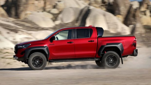 Toyota Heilux 2025 by -side view