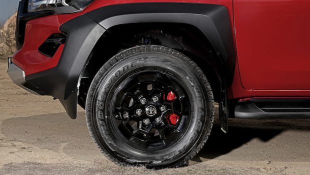 Toyota Heilux 2025 rims and tires