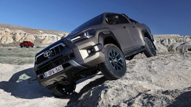 Toyota Heilux front view 2025