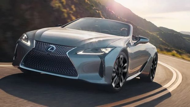 Which automotive brands still offer V8 engines in year 6?