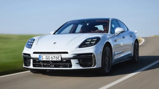 Which automotive brands still offer V8 engines in year 6?