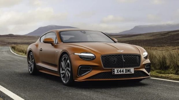 Which automotive brands still offer V8 engines in year 6?