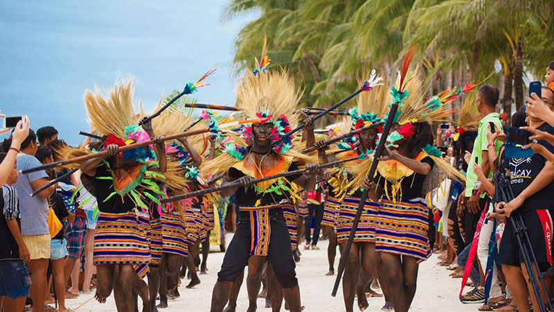 Atieh 2025 Future Festival: Key dates and events program at Atieh 2025 Film Festival in Calibo, Aklan. Early celebrations are scheduled in the week ending Sunday, January 19, 2025. The annual festival, known for its combination of cultural plays and religious worship, celebrates Santo Nino (sacred child) and emphasizes respect for the personality of Jesus Christ. The most popular events include magnificent parade, local street dances and tribal competitions, each with traditional drum beat and traditional anthems, providing a joyful atmosphere for participants.