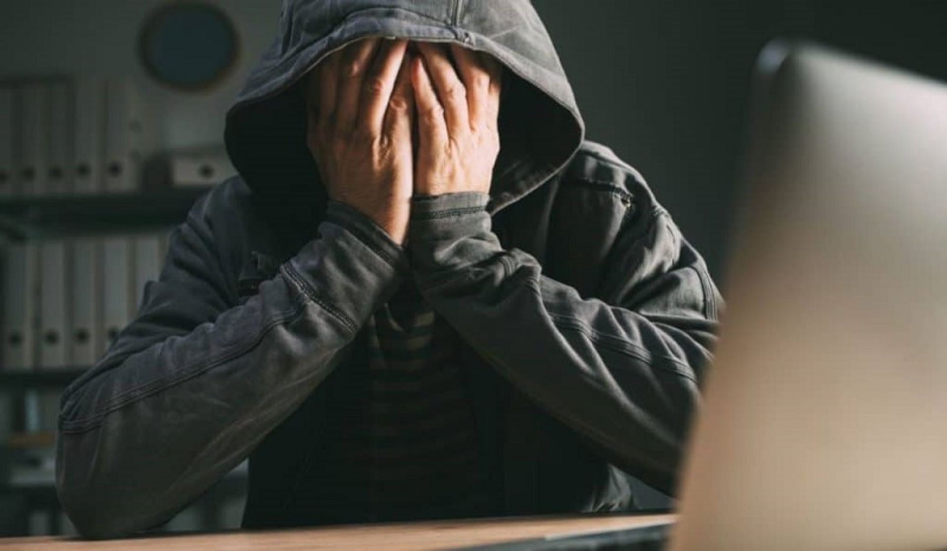 Feeling alone in digital life