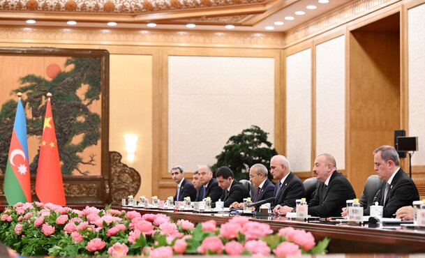 Holding a meeting of the Presidents of Azerbaijan and China in Beijing