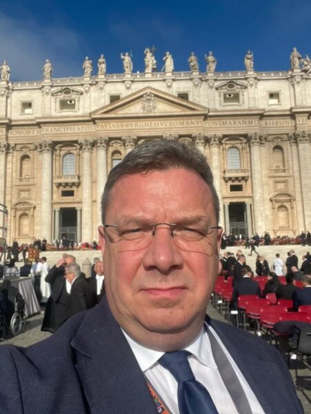 The scandal of European authorities with Salafi at Pope Francis funeral