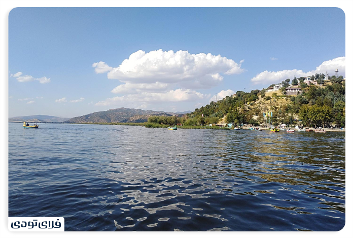 What is the climate of Lake Zarivar?