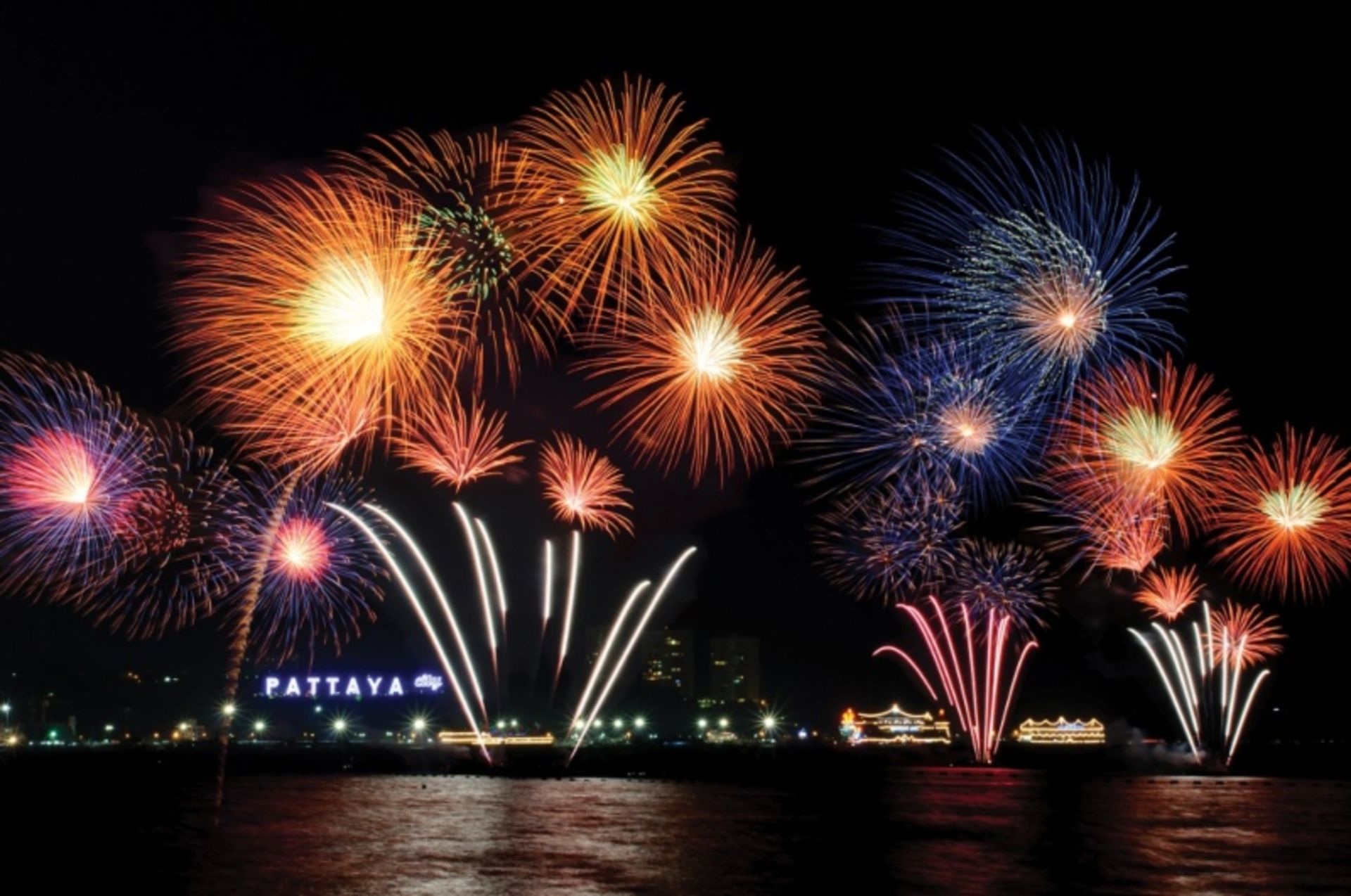 The fireworks festival in Pattaya