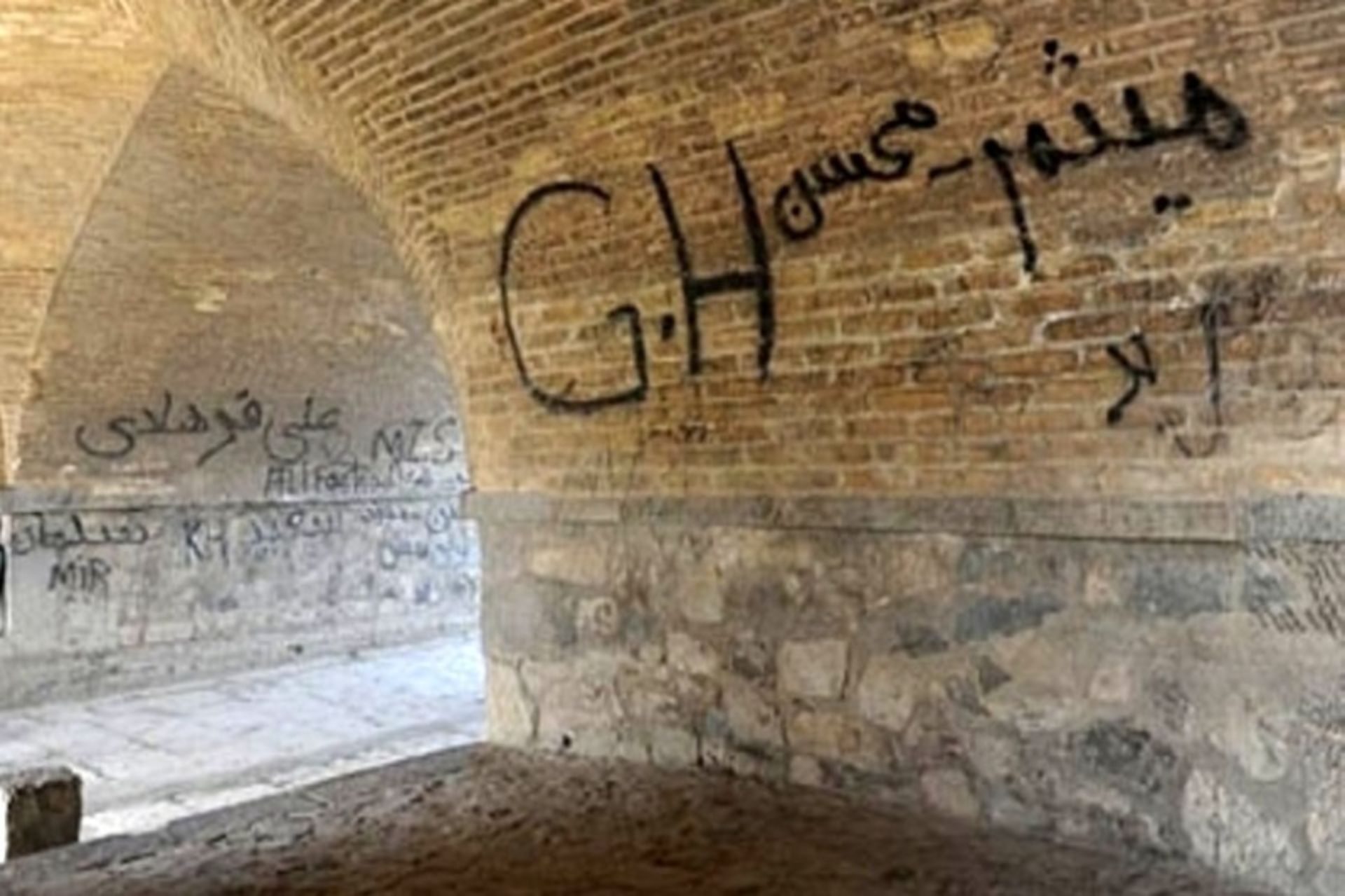 Wallpaper on Thirty -Three Bridge Walls