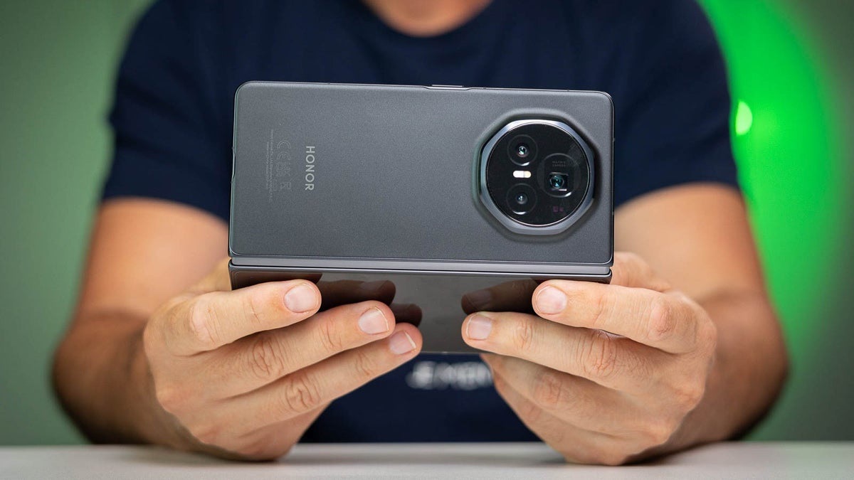 Instead of Magic V4, Ann introduces the Magic V5 folding directly