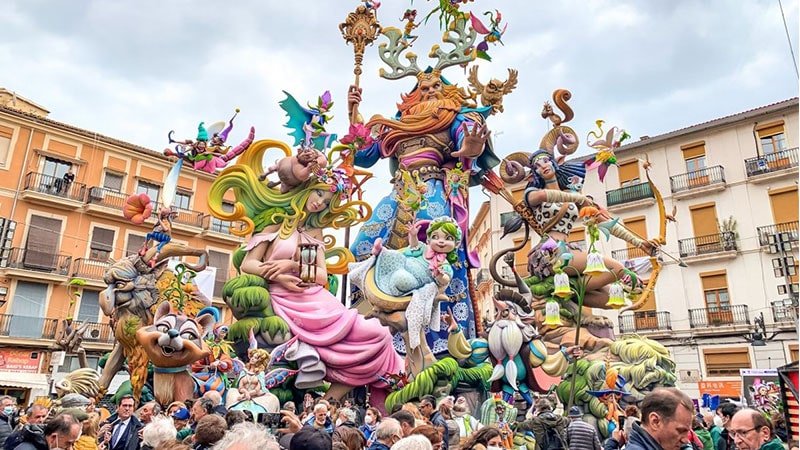 Las Fayes Festival: Fire and dolls in the heart of Spain