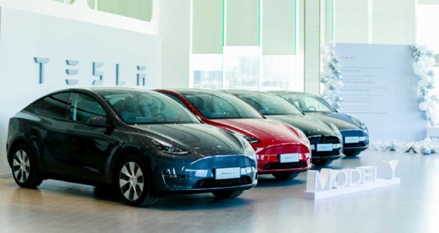 Tesla's electric cars selling