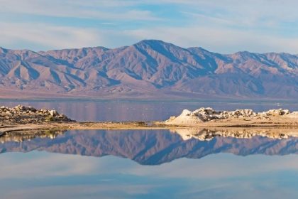 Chinese. The huge sea of ​​oil