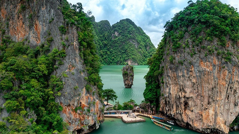 The best time to travel to Jamer Bond Island