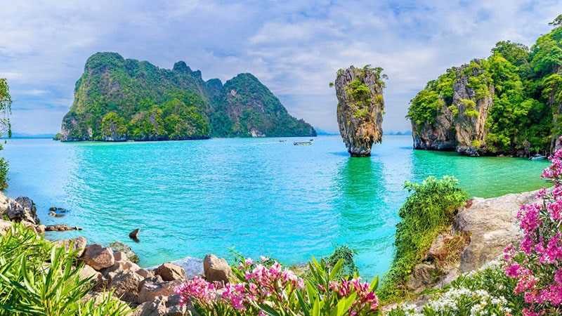 Swimming and beach on traveling to James Bond Island
