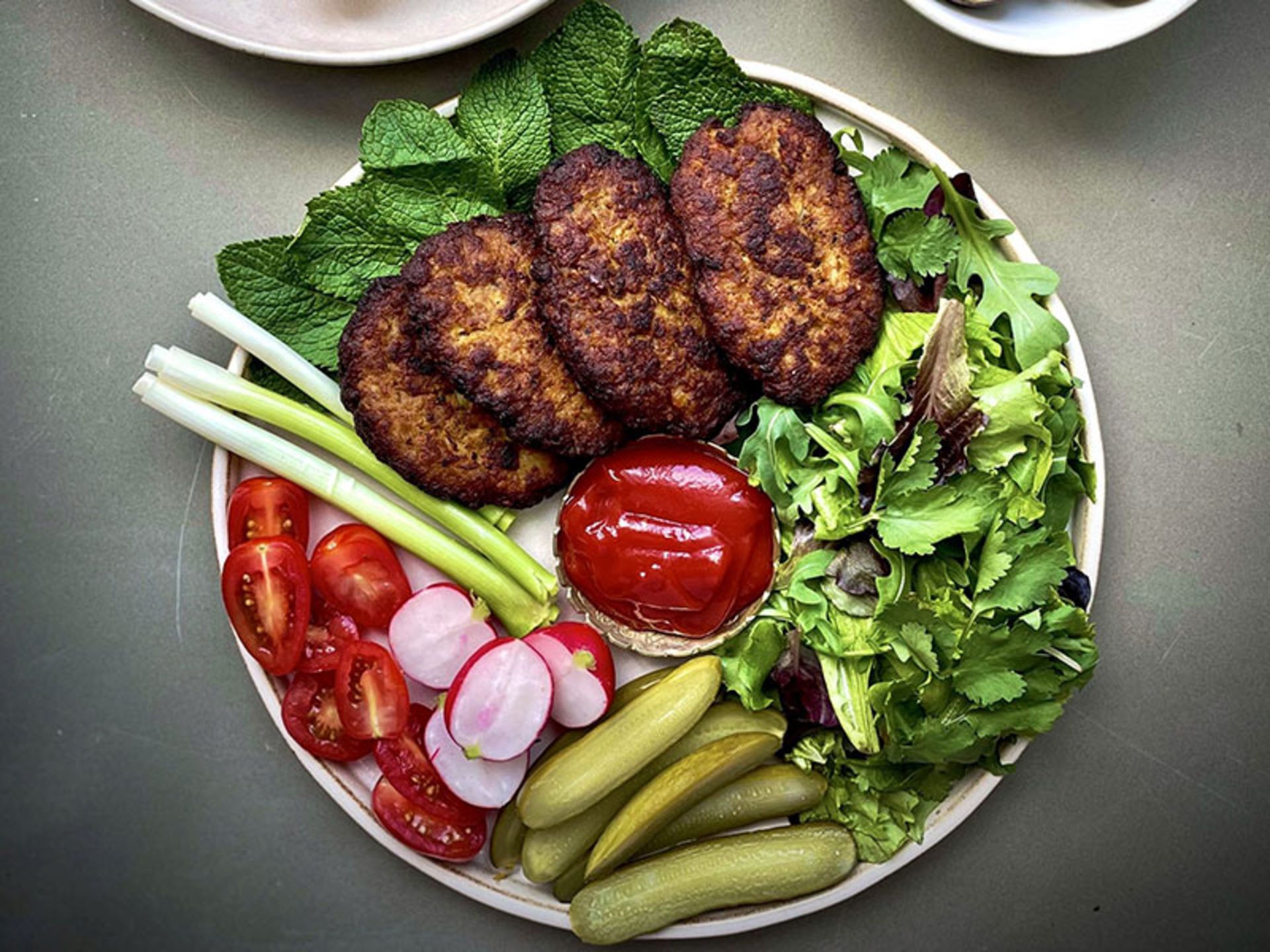 Cucumber with cucumber and tomato