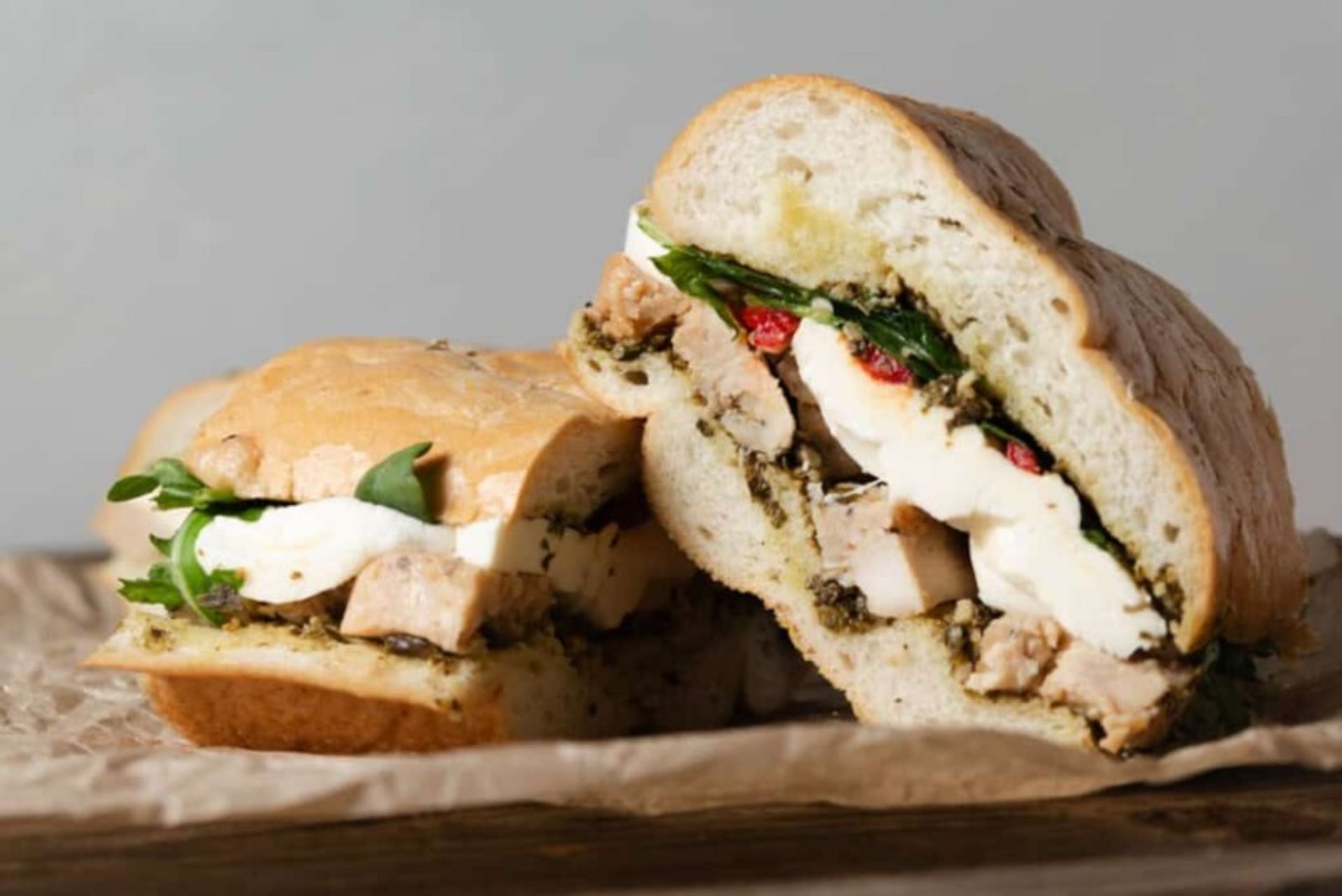 Chicken sandwiches with vegetables