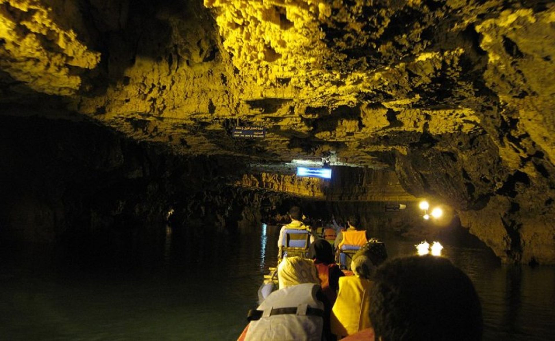 Boat in the cave of Alisadr