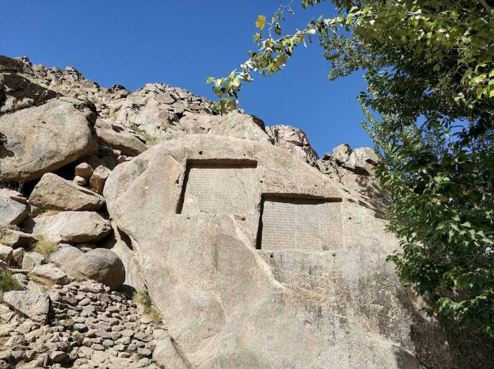 Treasure inscription on the mountain