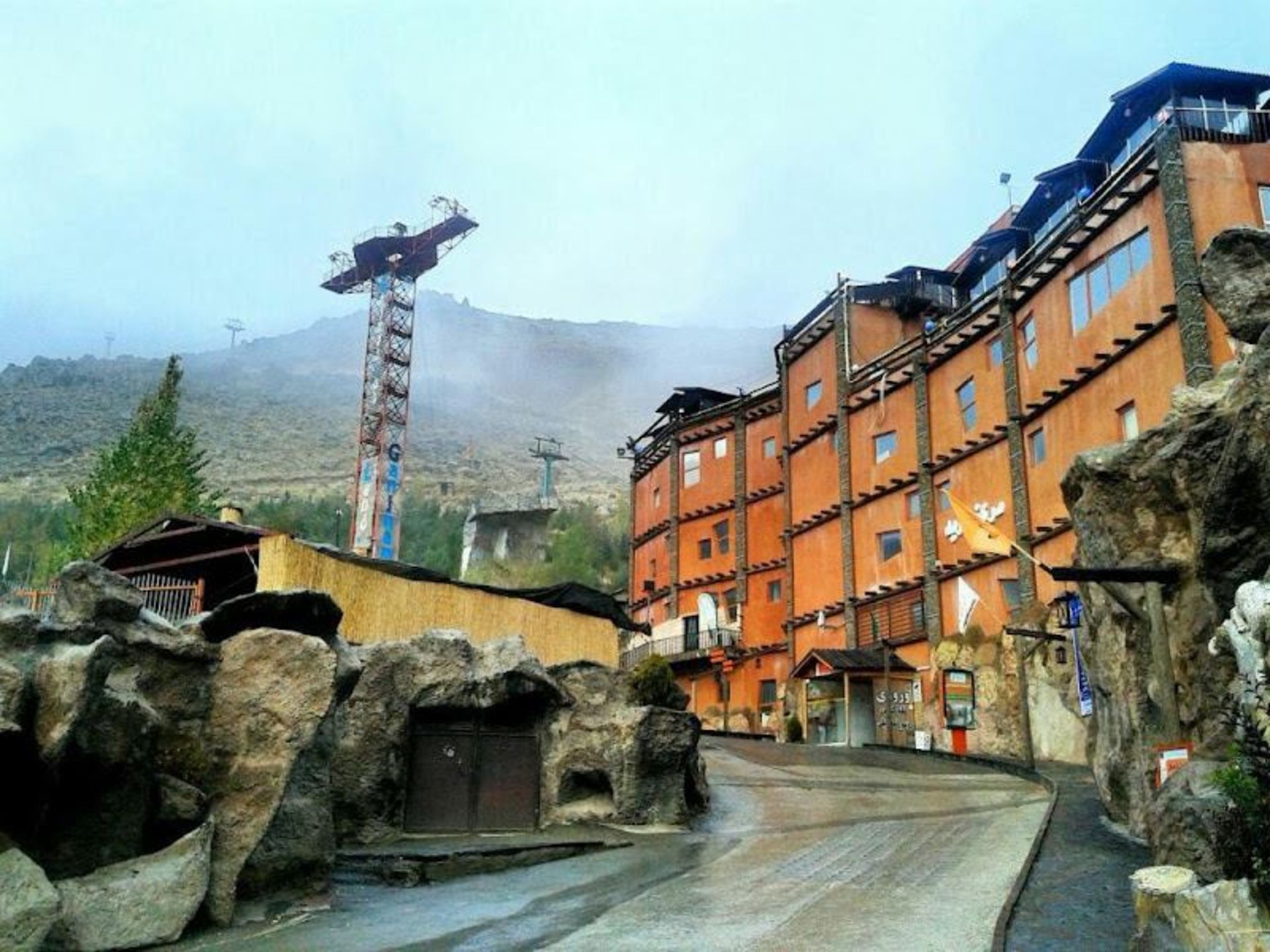 Ganjnameh Tourist Village in Spring