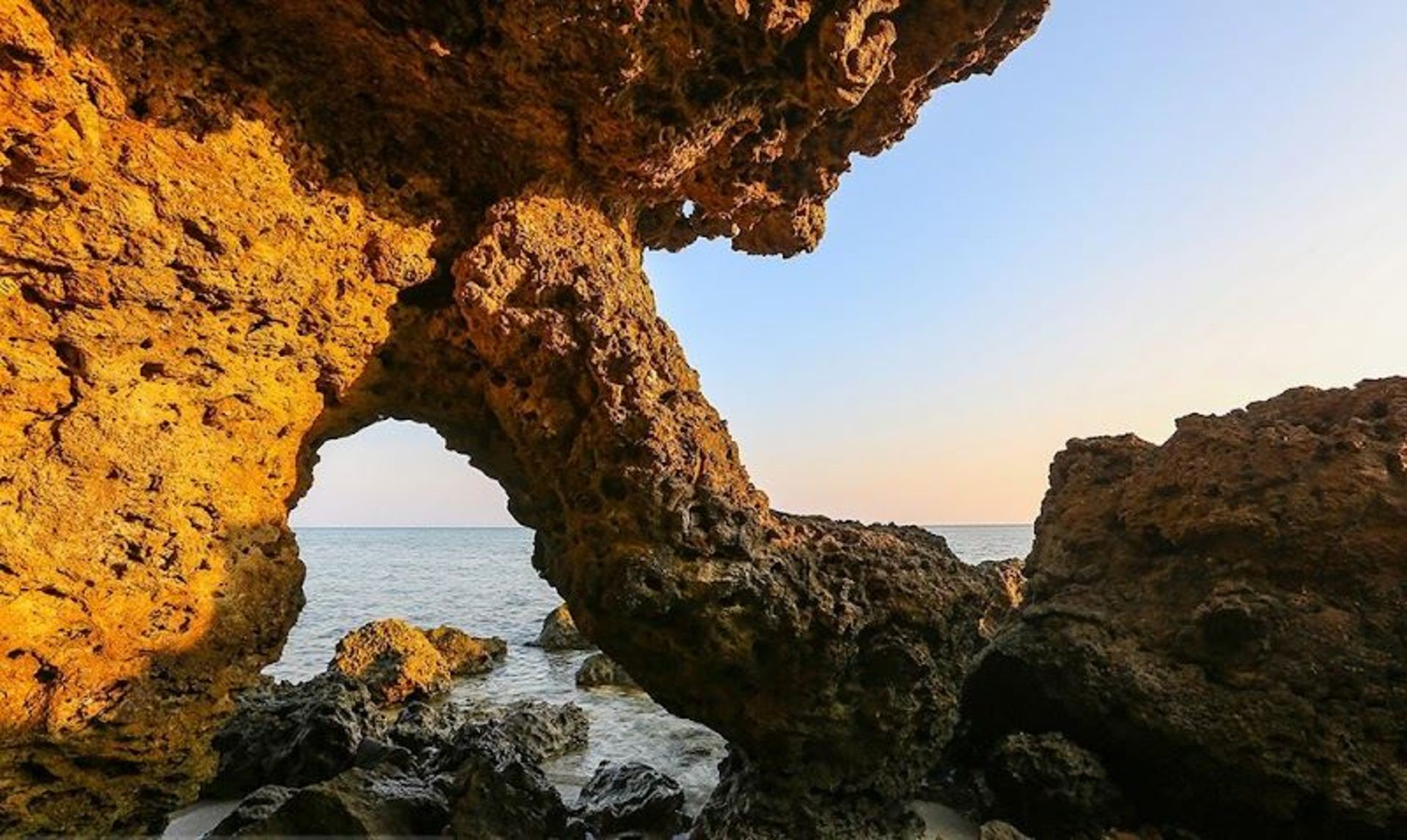 Hondurabi Island rocks
