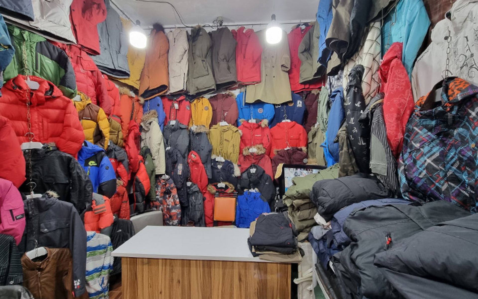 Tanakura Mahabad Market Clothing