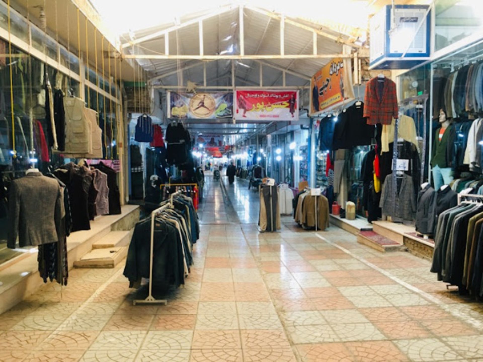 Tanakura Mahabad's clothing