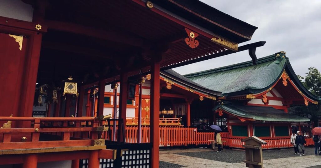 Experience to visit the Fushimi Temple with Vanak Star Japan Tour