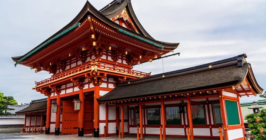 Interesting information about the Fushimi Temple Lace Gateway