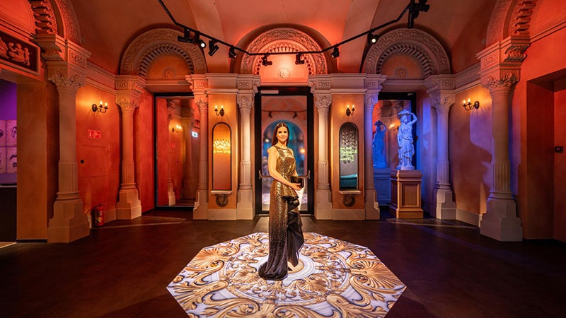 Why is it a unique experience to visit the Madame Tusseh Museum?