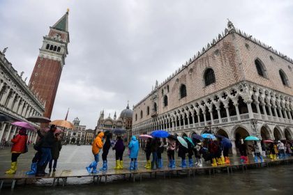 Tourists in the city of Venice