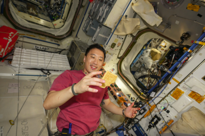 Hamburger in the style of the International Space Station