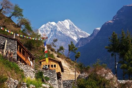 Himalaya in Nepal: Guide to the Heart of the Holy Mountains