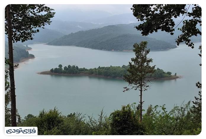 Where is Lake Lefur?