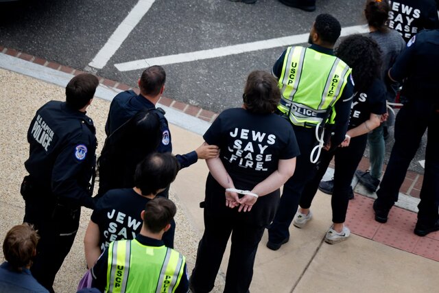 Screaming of protest from the heart of Columbia University; Not to suppress Palestinian supporters