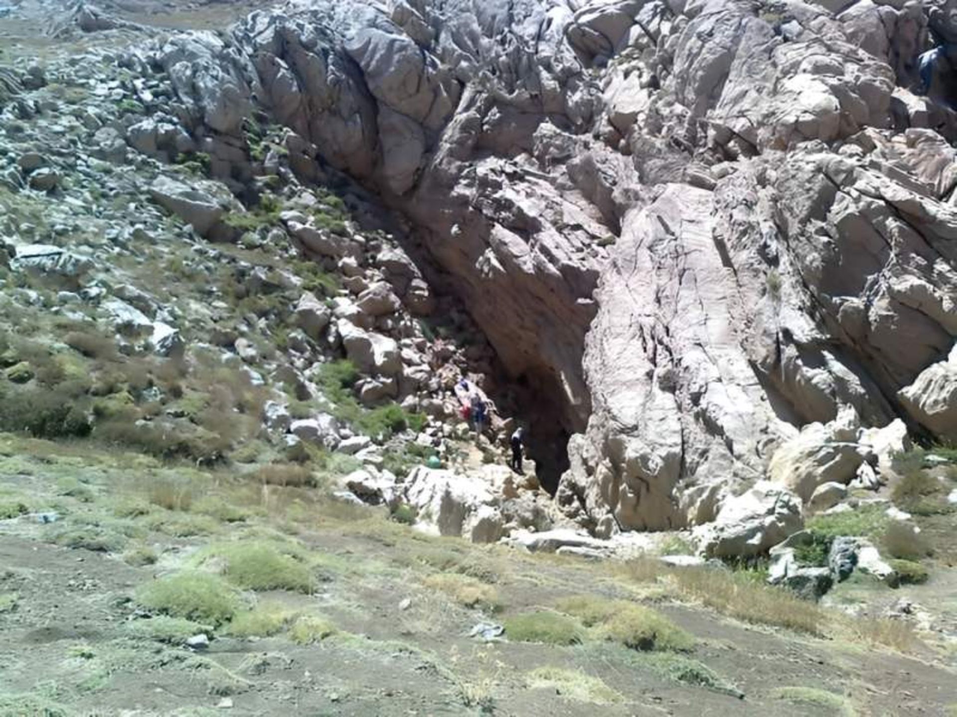 Road next to the Kermanshah Hashilan Wetland