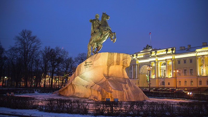 St. Petersburg and its suburbs of the most beautiful places of Russia