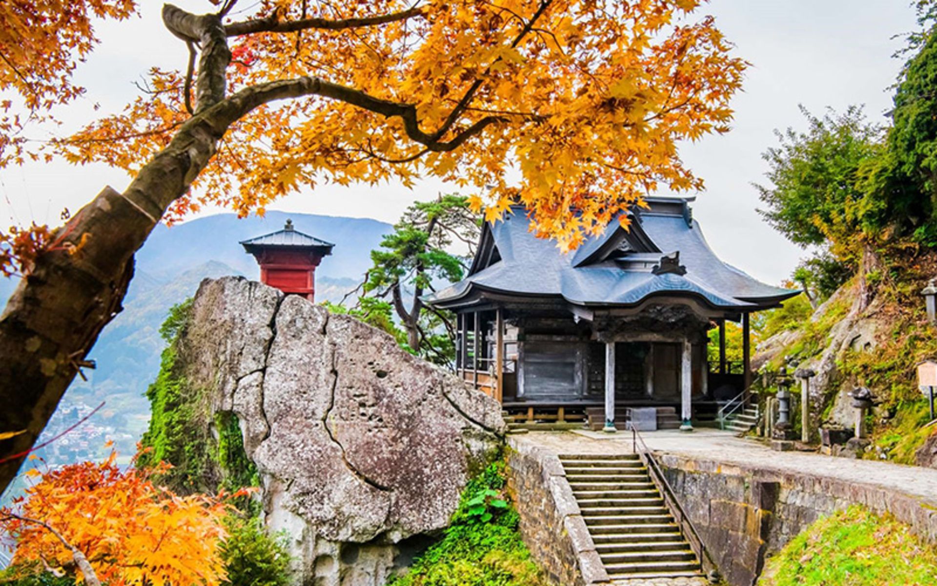 Autumn nature of the Yamdra Temple in the mountains