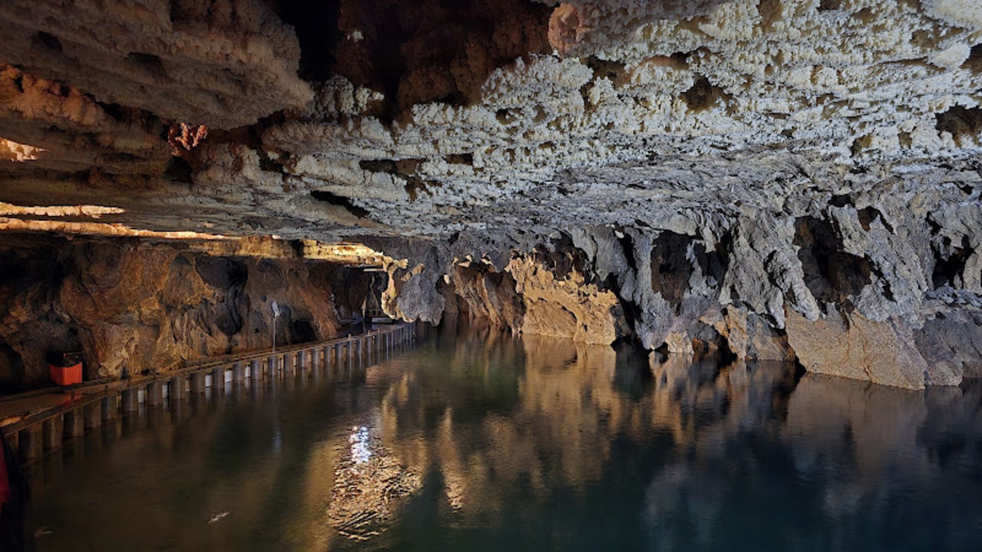 Alisadr cave interior of Hamedan