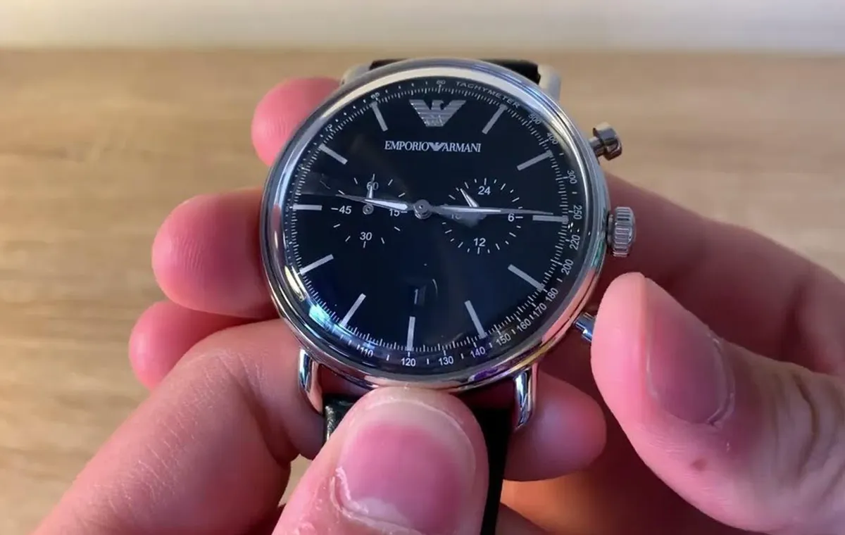 Pay attention to the page and the clock of the original Empero Clock