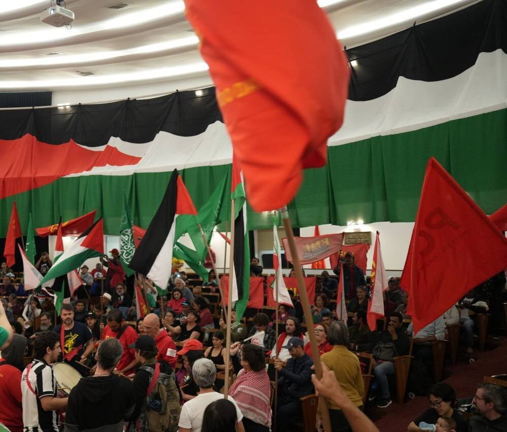 Iran's 2 -meter flag on the historic Sao Paulo Bridge+Pictures
