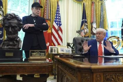 Mask's father: My son was caught in the White House