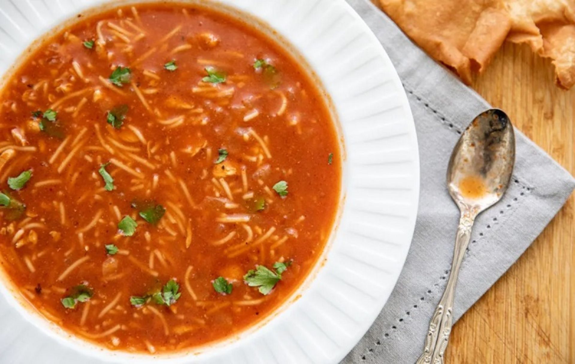 Reddishnate soup with parsley
