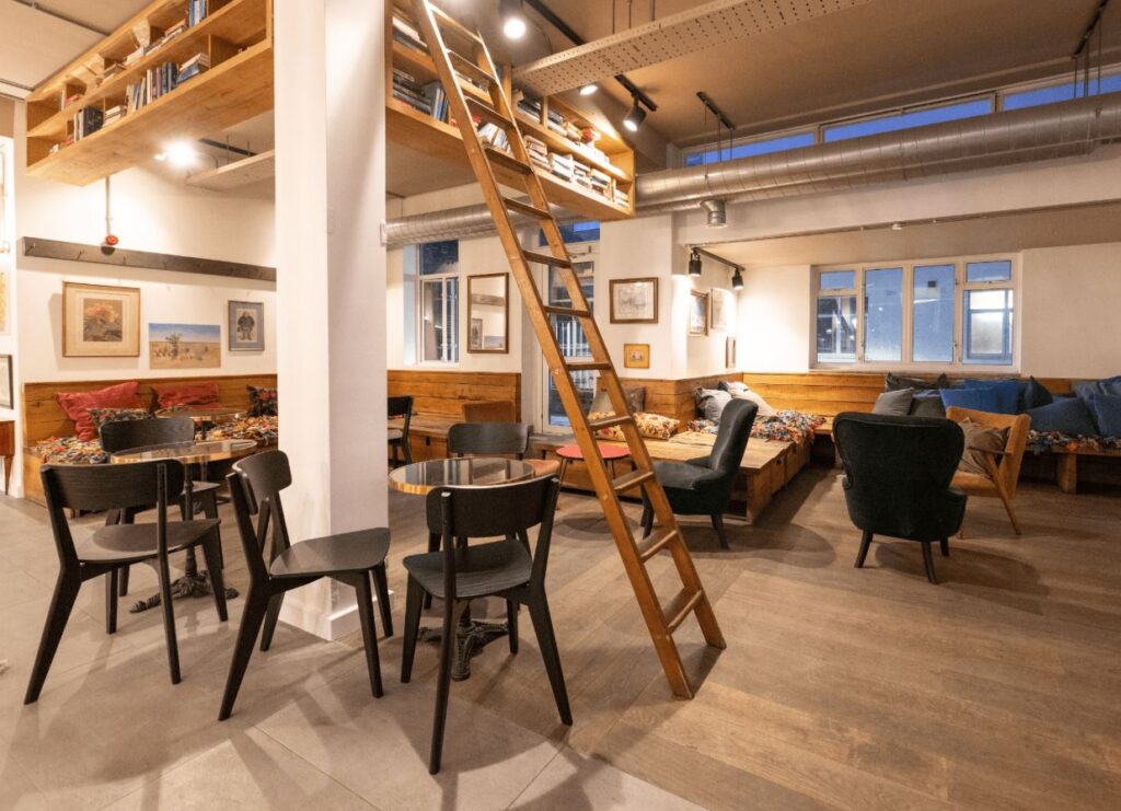 Savings in residence / how to have a foreign travel budget