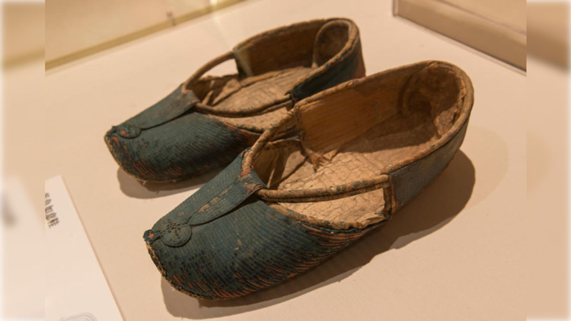 Goat leather shoes in ancient China