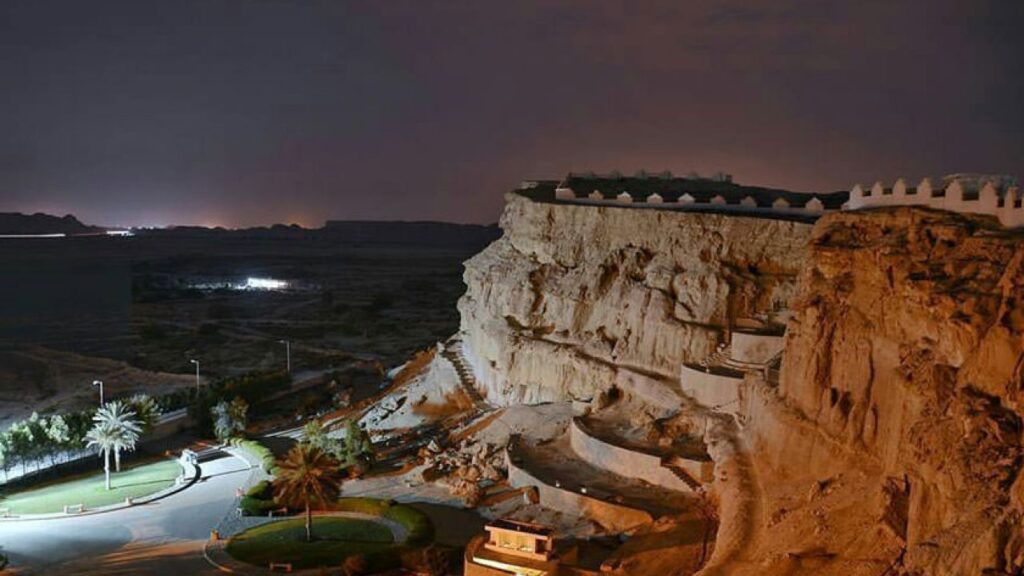 The way to access to the cave of Qeshm