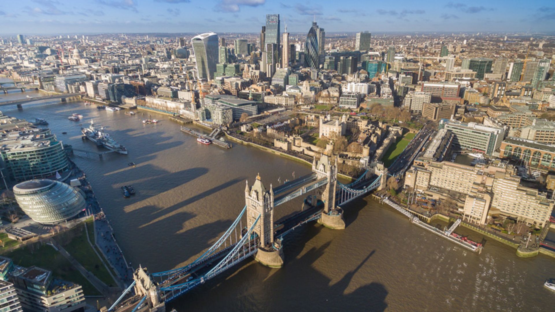 Aerial photo of the river in the city center of London