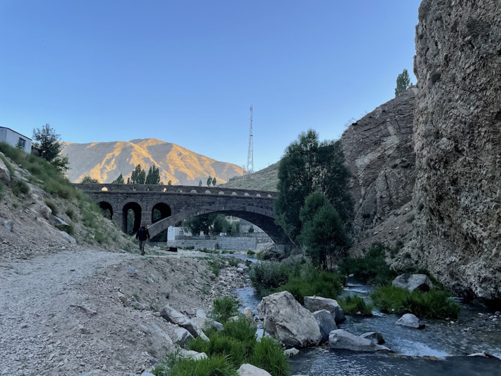 The stone bridge at the beginning of the valley of time