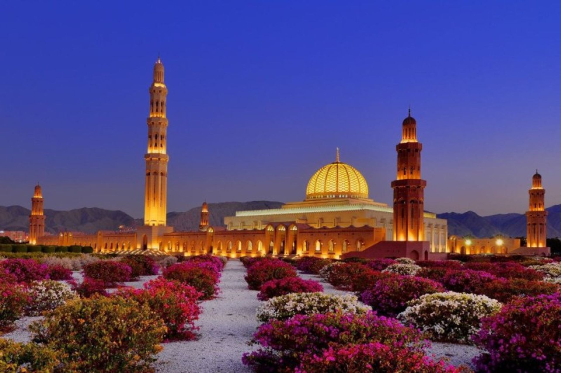 Sultan Qaboos Oman Mosque at night