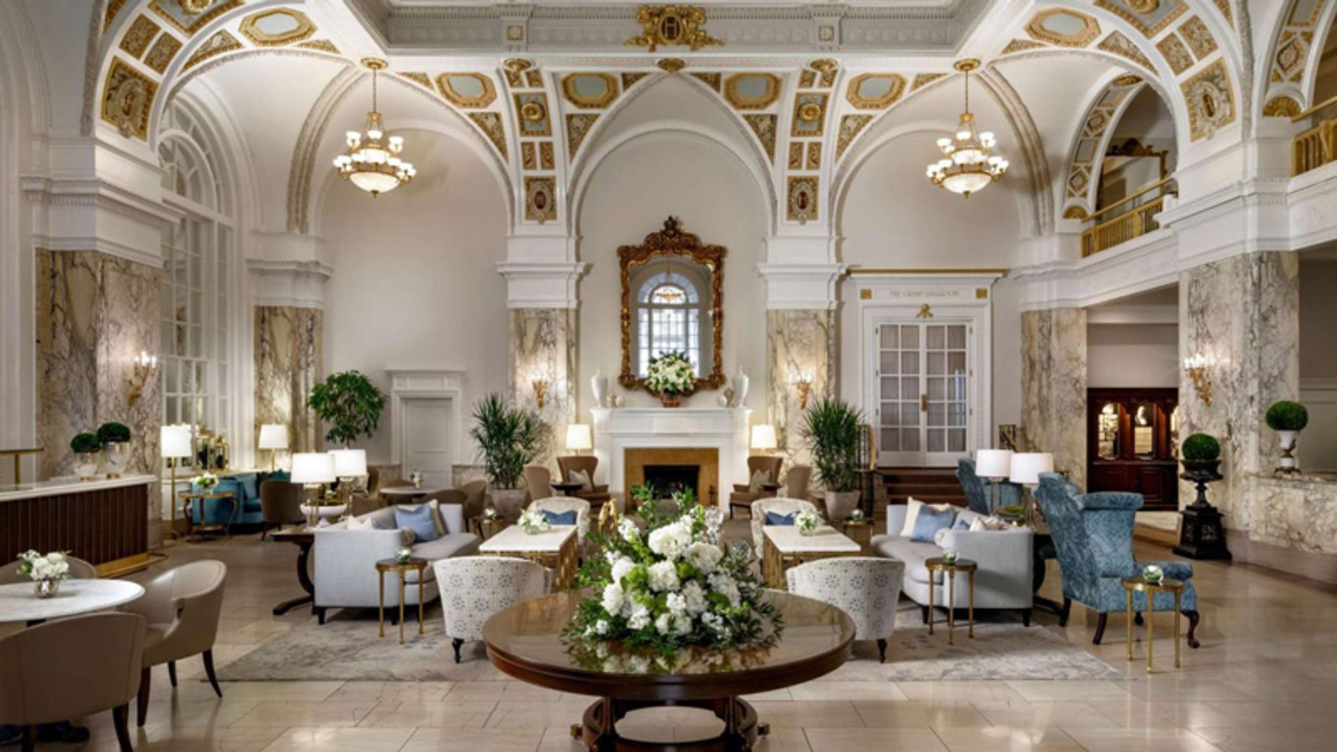 Interior Design and Classic Decoration in the Hermitage Hotel Lobby